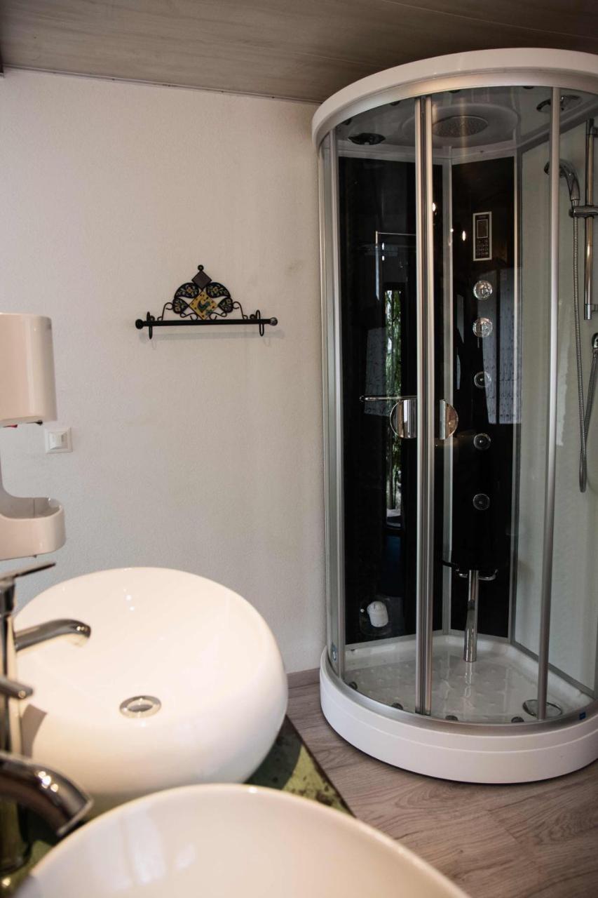 Crazy Lounge Bnb Aigle Eksteriør bilde